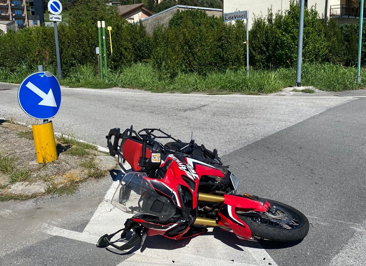 Incidente auto-moto a Erba