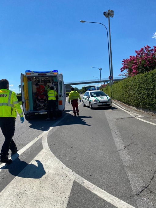 Incidente auto-moto a Erba