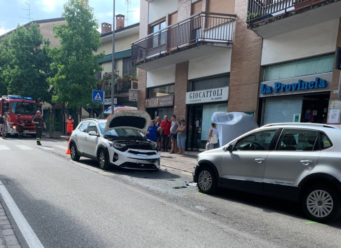 Frontale tra auto a Uggiate: coinvolte quattro persone