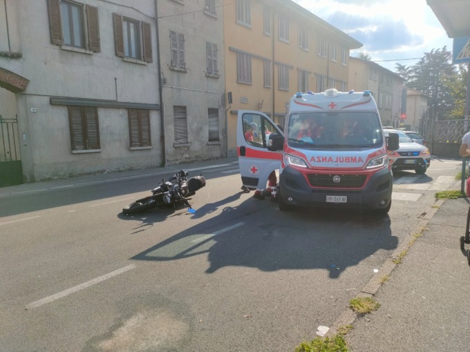 Scontro tra auto e moto a Bregnano