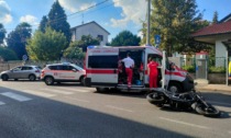 Scontro tra auto e moto a Bregnano: motociclista soccorso in codice rosso