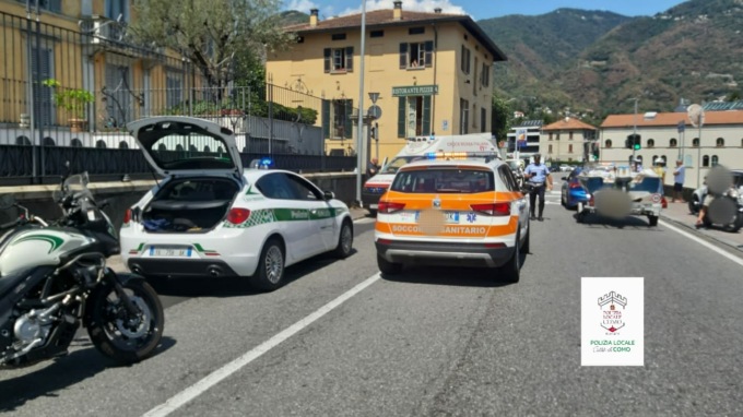 Incidente a Como: scontro tra auto e moto