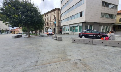 Aggressione in piazza Garibaldi a Cantù: pugno in faccia a un 61enne