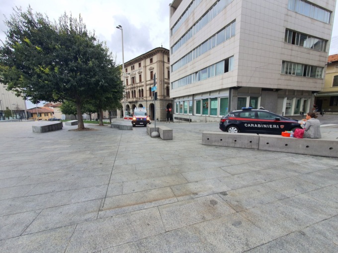 Aggressione in piazza Garibaldi a Cantù: pugno in faccia a un 61enne