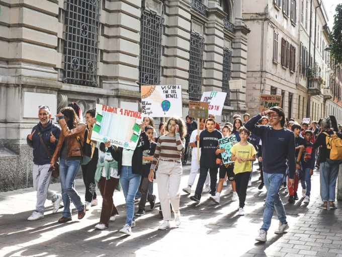 Fridays For Future Como: 200 manifestanti allo sciopero globale per il clima