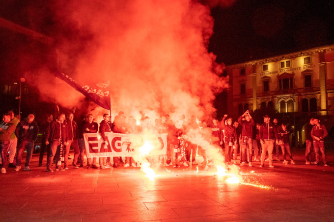 Bagno di folla per la Pallacanestro Cantù nella presentazione ai tifosi in piazza Garibaldi