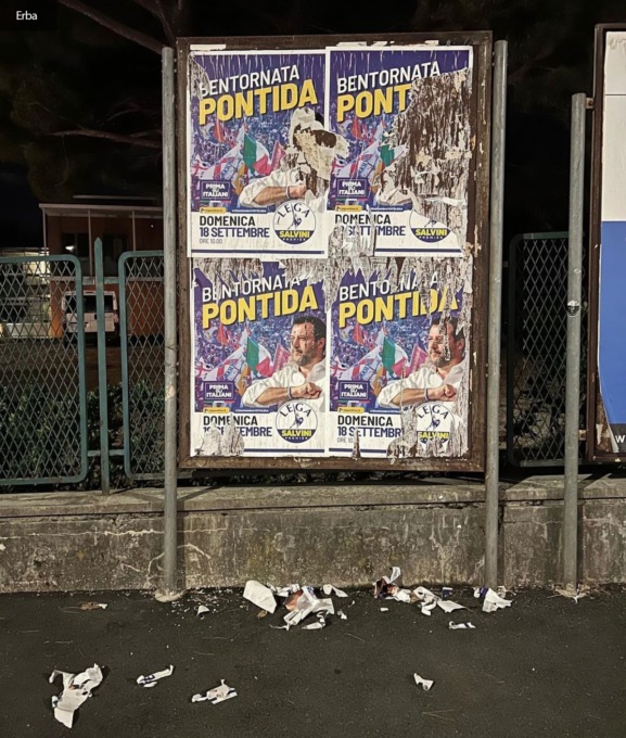 Manifesti della Lega strappati