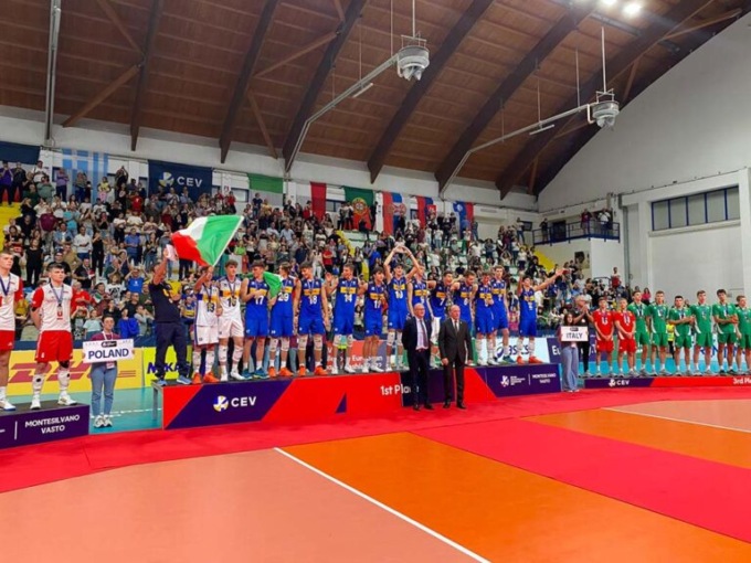 La Pool Libertas festeggia coach Battocchio e Muneratti: due ex canturini sul tetto d’Europa