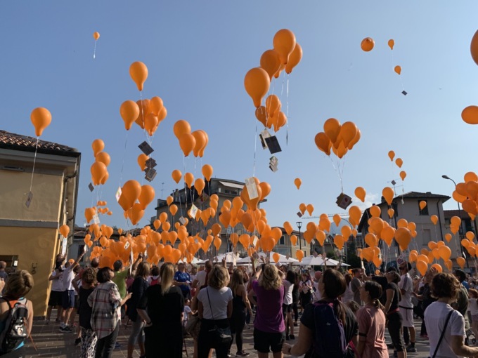 Alzate Brianza vieta il lancio dei palloncini. Circolo Ilaria Alpi: “Un passo verso la salvaguardia ambientale”