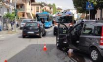 Frontale a Cantù: auto distrutta in via Giovanni da Cermenate