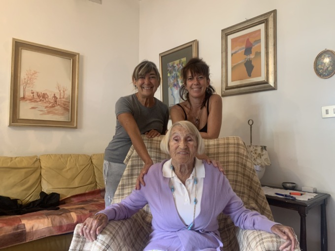 Compie 100 anni Noemi, la signora dei condomini