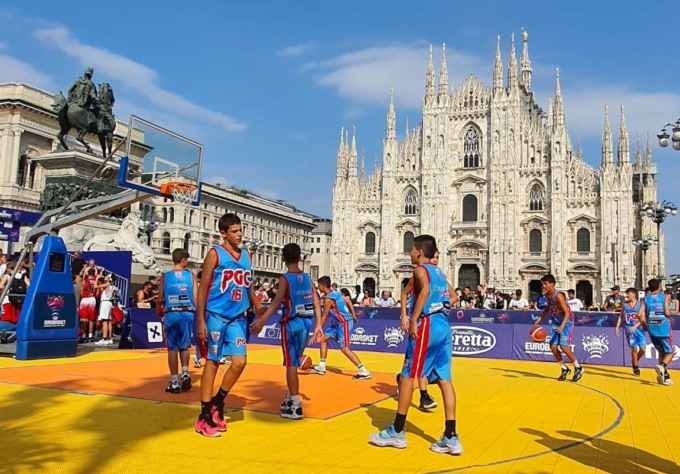 Progetto Giovani Cantù Bis vincente per il PGC in piazza del Duomo a Milano