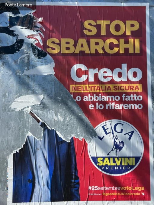 Manifesti della Lega strappati