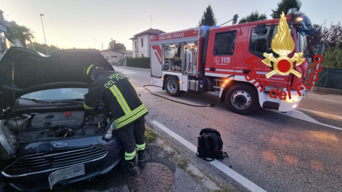 Finisce contro il semaforo a Lurate: ferito 40enne