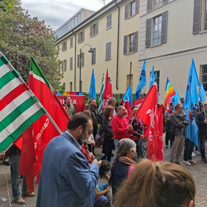Morti sul lavoro a Moltrasio, la protesta: i sindacati incontrano il prefetto