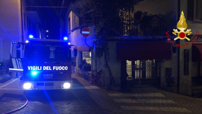B&B prende fuoco