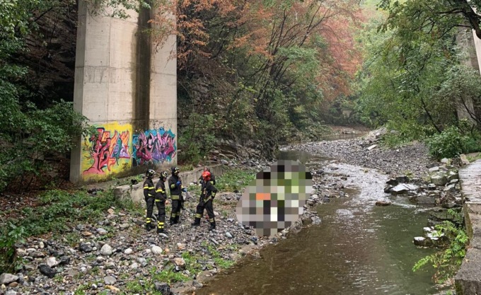 Dramma a Ponte Lambro: si getta dal ponte dell’Arosio-Canzo