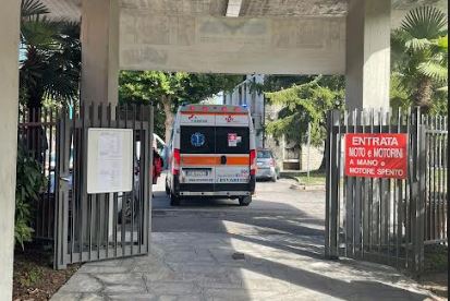 Cade a terra, soccorso uomo di 92 anni