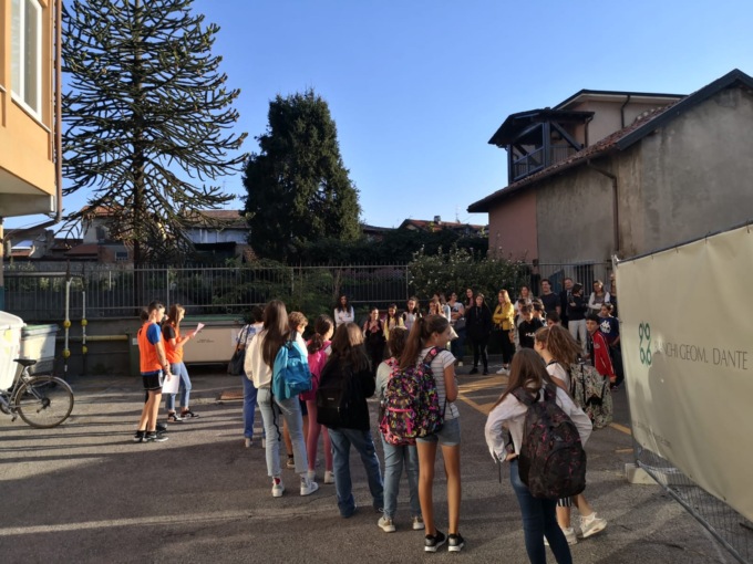 Primo giorno di scuola, sindaco e vice in tour tra i primini