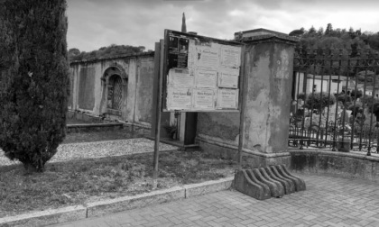 "Puecher oscurato da un cartellone: la memoria non si cancella!" appello dell'Anpi Monguzzo per il cimitero di Erba
