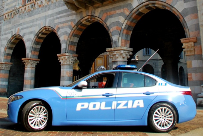 Calci e pugni agli agenti della Polizia: arrestato 37enne marocchino, era ubriaco