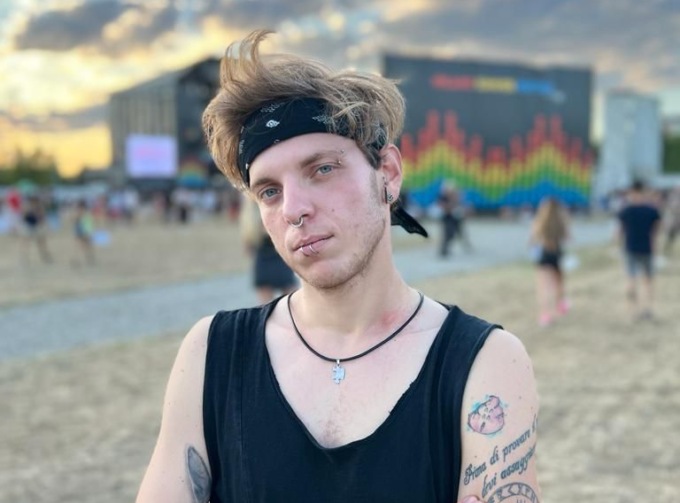 Alessandro sogna di cantare al Forum: su YouTube la prima canzone “200notti”