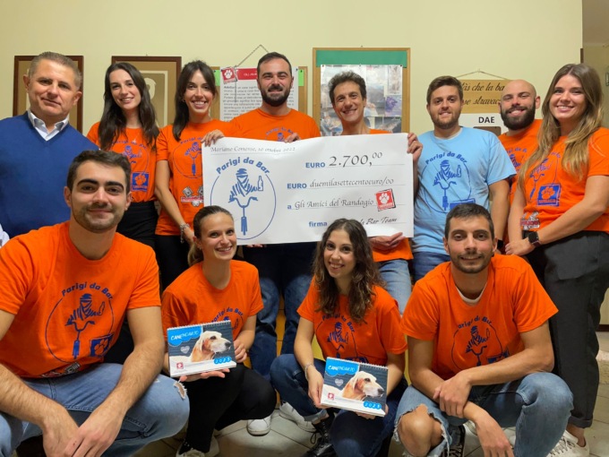 Successo della “Parigi da bar”: raccolti 2.700 euro per “Gli amici del randagio”