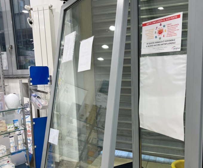 Furto in farmacia a Lurate, rubati 500 euro in contanti