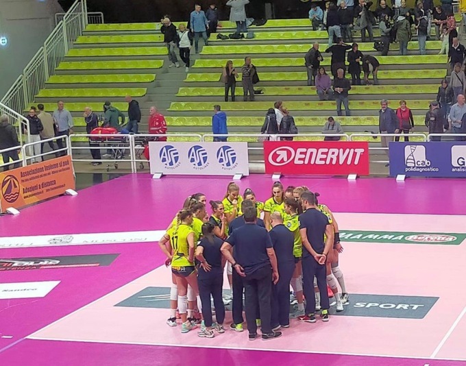 Albese Volley: la Tecnoteam stecca la prima e perde in casa il derby con Lecco