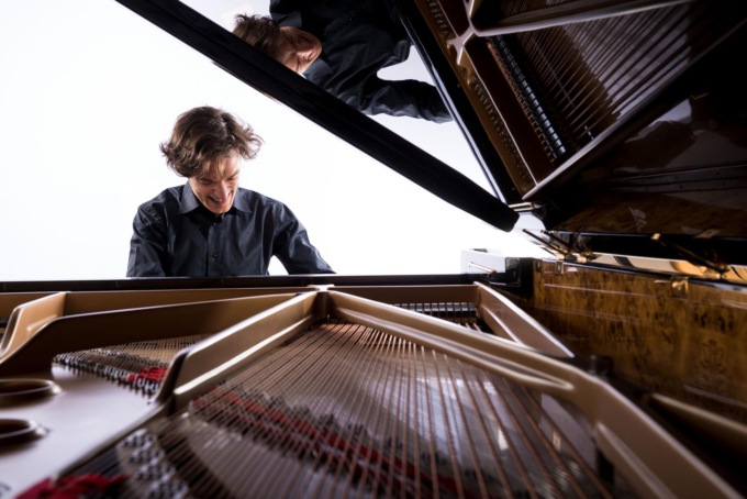 Al via la stagione concertistica del Teatro Sociale di Como: inaugura il pianista Taverna
