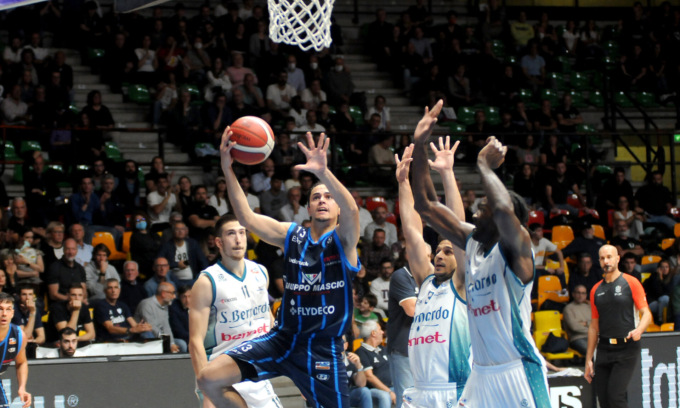 Cantù vince contro Treviglio: finisce 68 a 58 al PalaFitLine di Desio