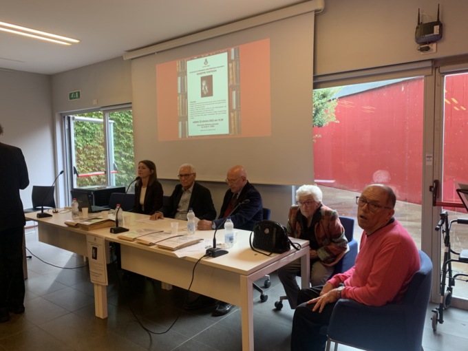 Biblioteca di Erba intitolata a Pontiggia, cerimonia ufficiale con i familiari