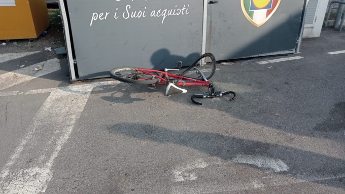 Investito mentre andava in bici