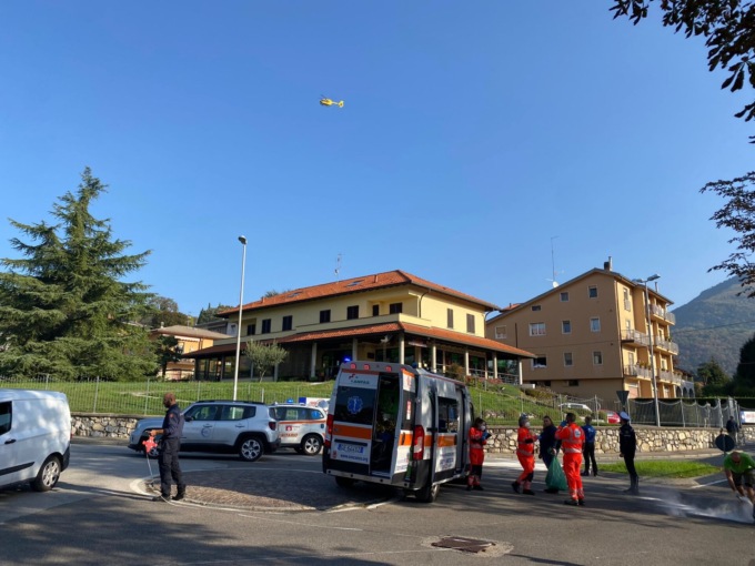 Scontro tra furgone e moto a Longone
