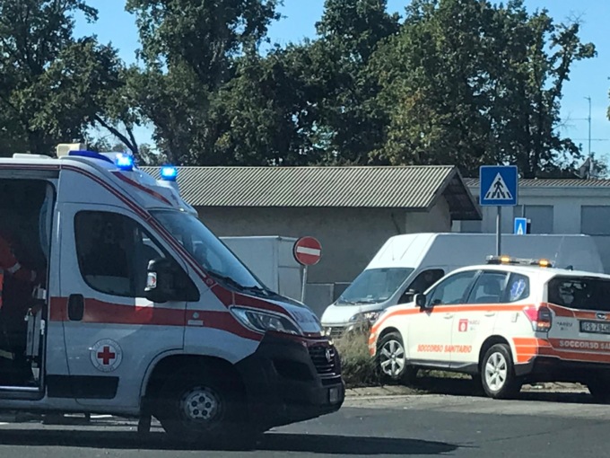Incidente sulla Novedratese: scontro tra auto e moto