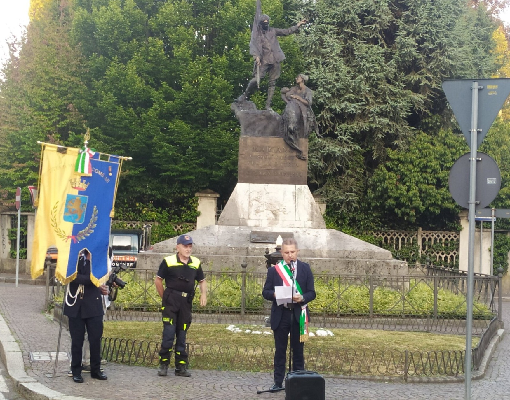 Cremona Sera - Popolo delle Pesche: meritate un monumento, ma non