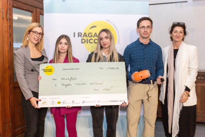 Gli studenti del Carcano hanno vinto il “I ragazzi dicono”, il contest che abbina seta e creatività