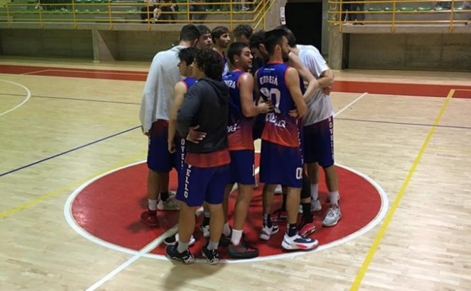 Basket serie D, Rovello respinge l’assalto dei Cucciago Bulls e allunga al primo posto