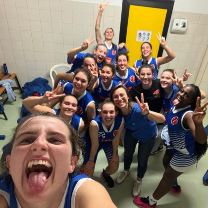Basket femminile Villa Guardia selfie