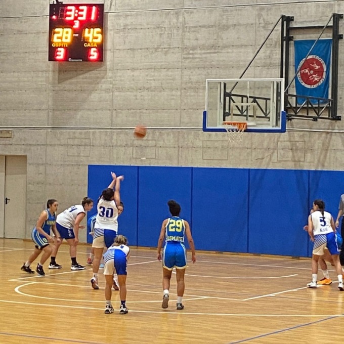 Basket femminile: Villa Guardia sbanca Giussano e vola in testa da sola