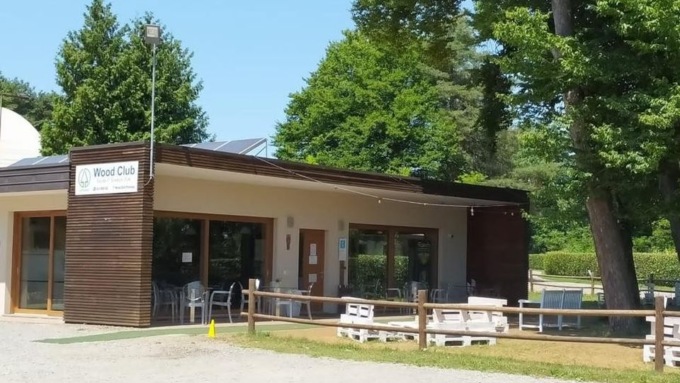 Il Wood Club di Appiano, un discopub senza licenza: attività sospesa per 15 giorni