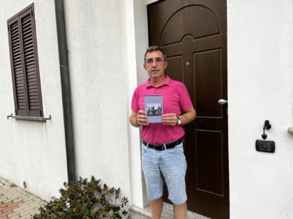 Andrea, sulla soglia della cecità: «Con un libro racconto la malattia». Anche  Zanetti ha voluto sostenere il progetto