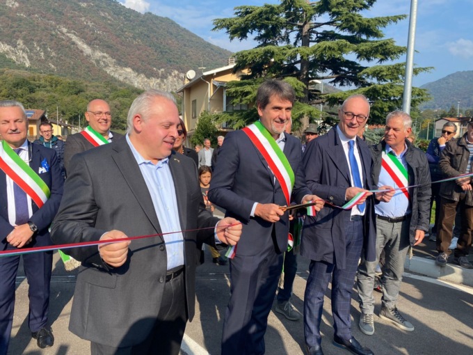 Canzo, taglio del nastro per il nuovo ponte sul torrente Ravella