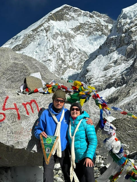 gruppo alpino di Lezzeno in cima all'Everest