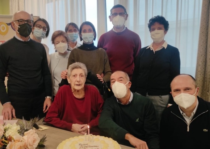 Alla Rsa Pascoli di Cucciago Rita ha spento 100 candeline