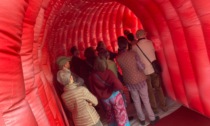 Più di mille persone per visitare il colon gonfiabile gigante in piazza Verdi