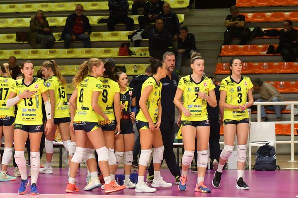 Albese Volley: per la Tecnoteam giro di boa con il derby a casa della Picco Lecco