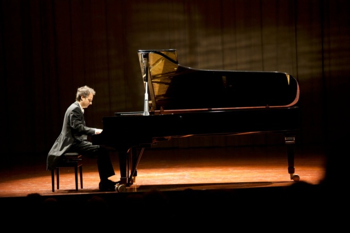Christian Leotta arriva a Cantù sulle note di Beethoven: il 3 dicembre concerto alla Basilica di S. Vincenzo
