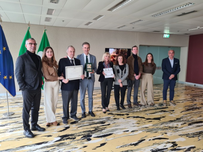 Il supermercato D’Ambros riceve un premio speciale dal Consiglio regionale