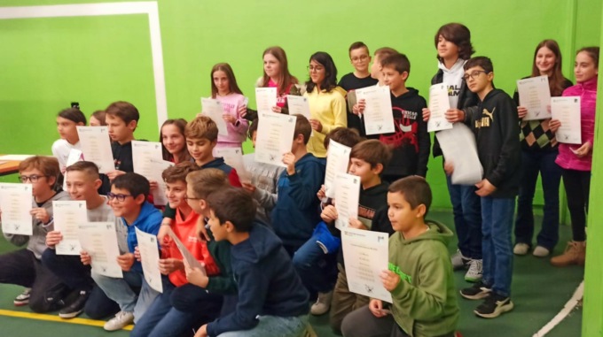 Gli studenti del Comprensivo Lora Lipomo campioni di lingue straniere: consegnati 126 diplomi Cambridge